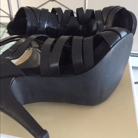 Black Nine West strappy sandals - Picture 2 of 4